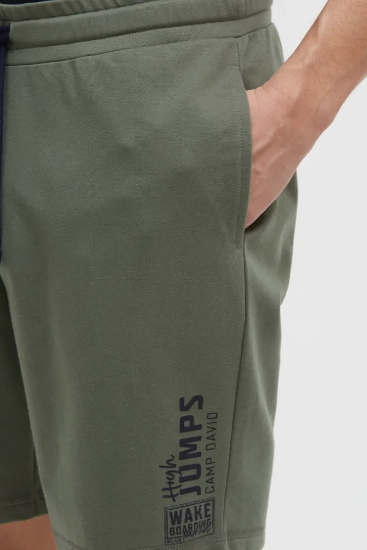 Basic Sweatshorts mit Label Print green olive