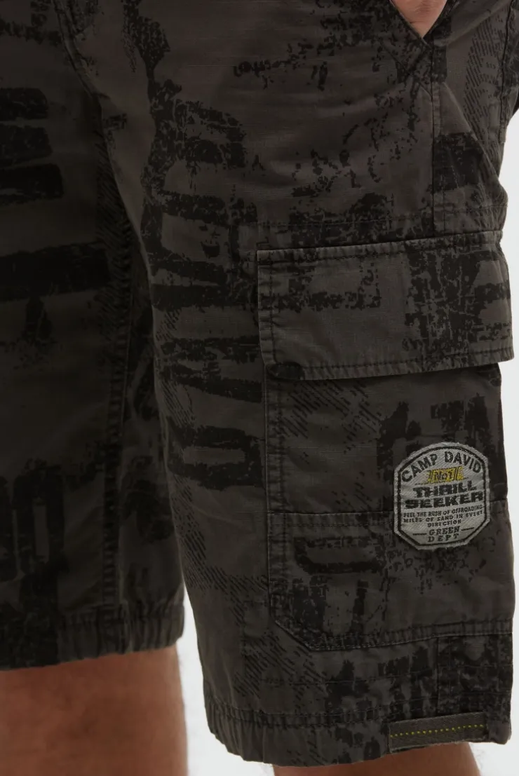 Cargo Shorts mit All Over Print dark wood