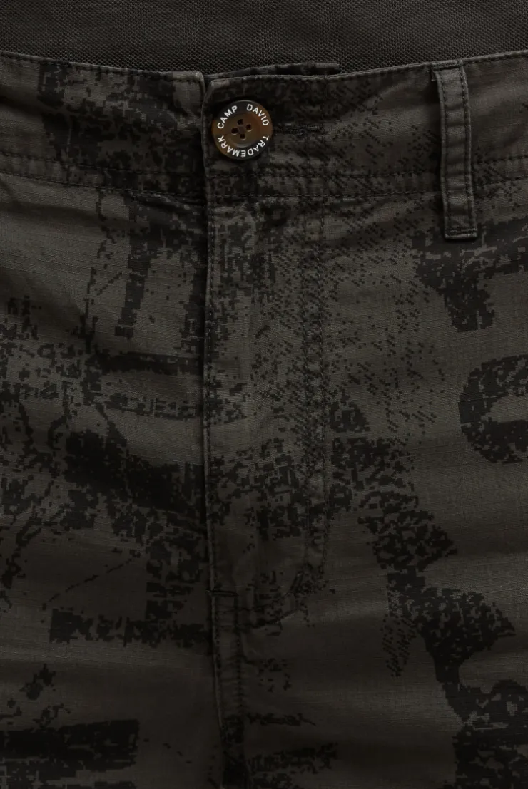 Cargo Shorts mit All Over Print dark wood