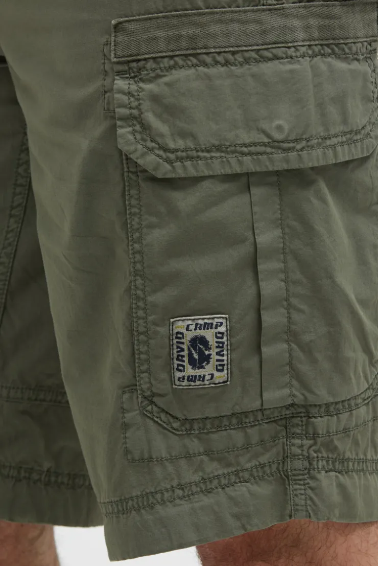 Cargo Shorts mit tonigen Tapes green olive