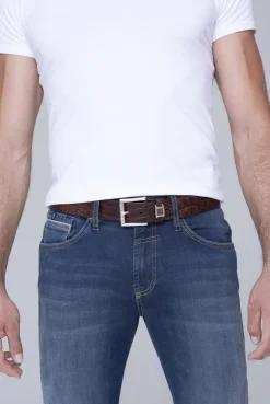 Gürtel aus geprägtem Leder mit Metall-Logo dark brown