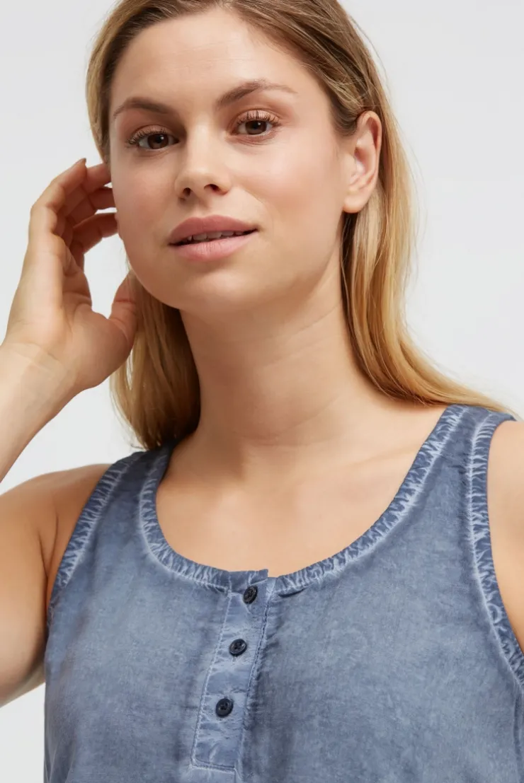 Henley-Top Oil Dyed mit Rückenprint soft azure