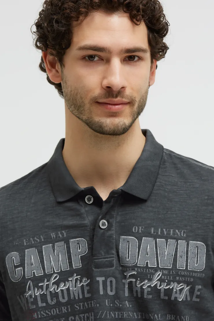 Kurzarmpolo Oil Dyed mit Logo Print black