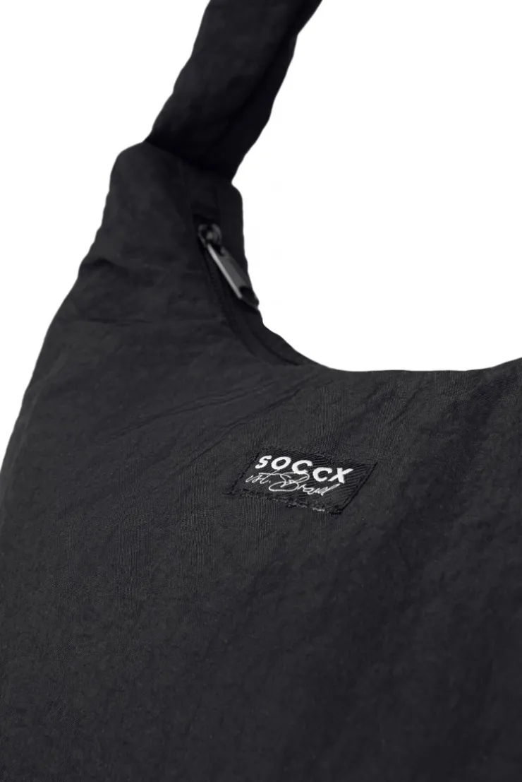 Leichte, wattierte Schultertasche black