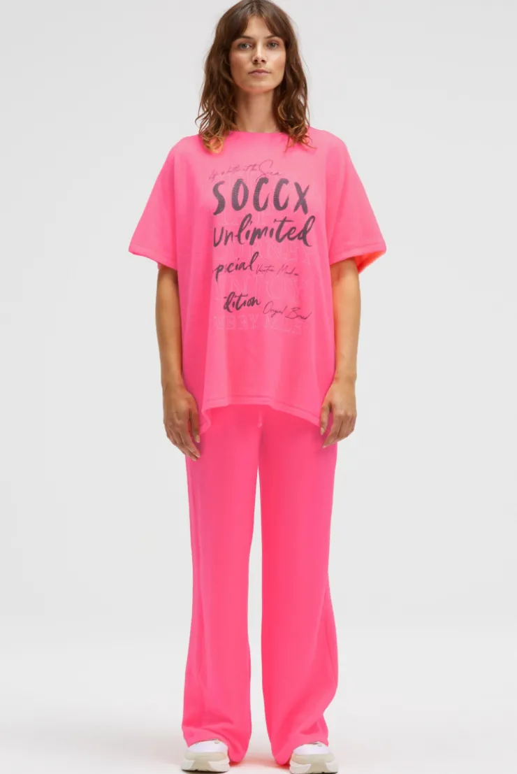Poncho aus Flauschstrick mit Glimmer Print neon pink