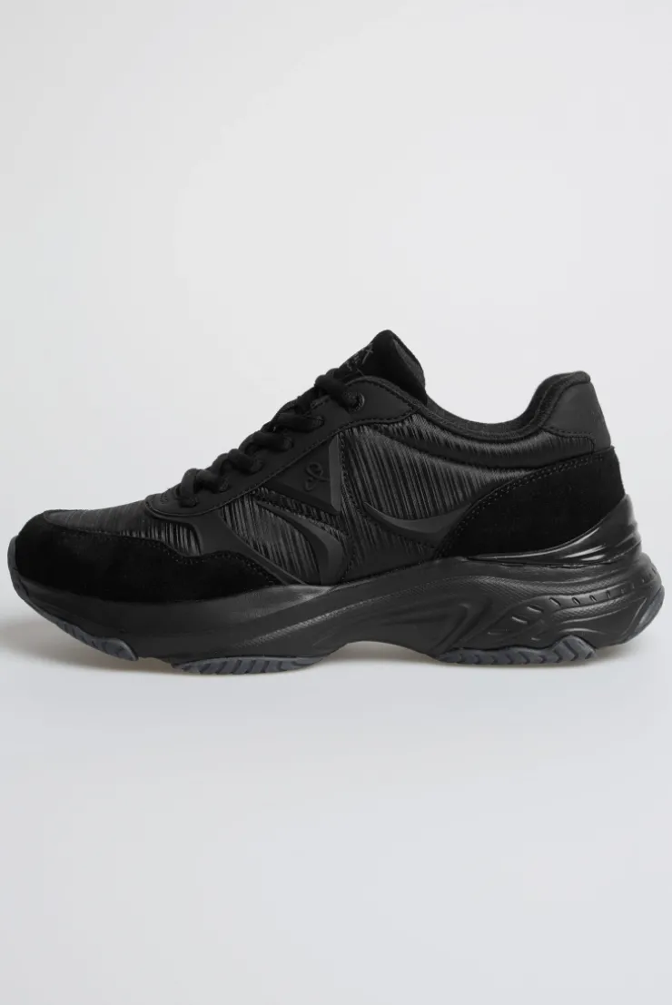 Sneaker Low im tonigen Materialmix black