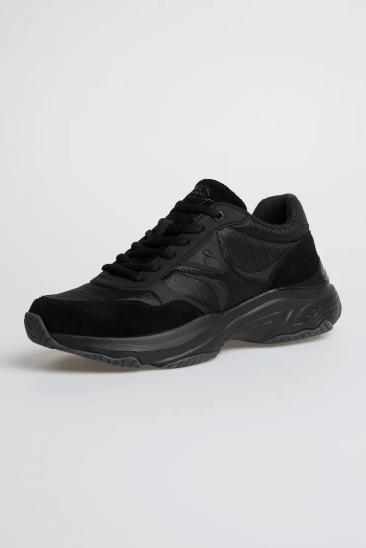 Sneaker Low im tonigen Materialmix black