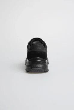 Sneaker Low im tonigen Materialmix black