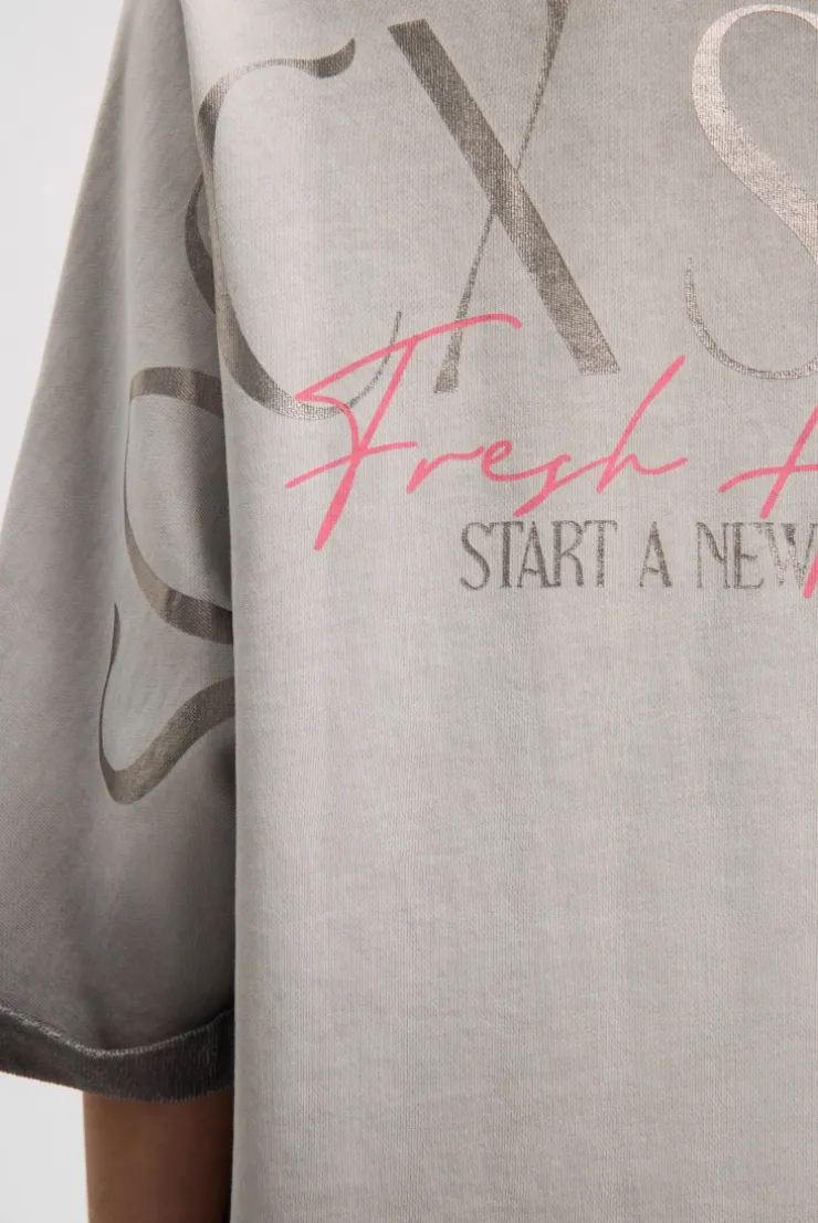 Sweatshirt Oil Dyed mit Kurzarm und Backprint fresh grey