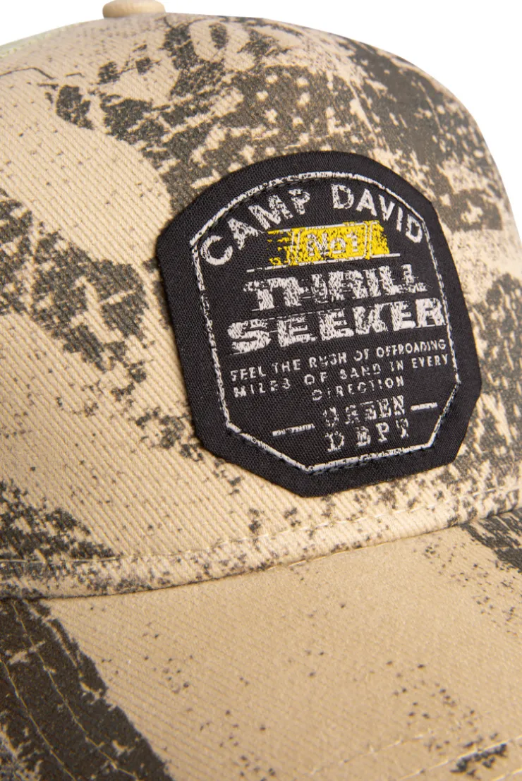 Trucker Cap mit All Over Print und Patch light sand