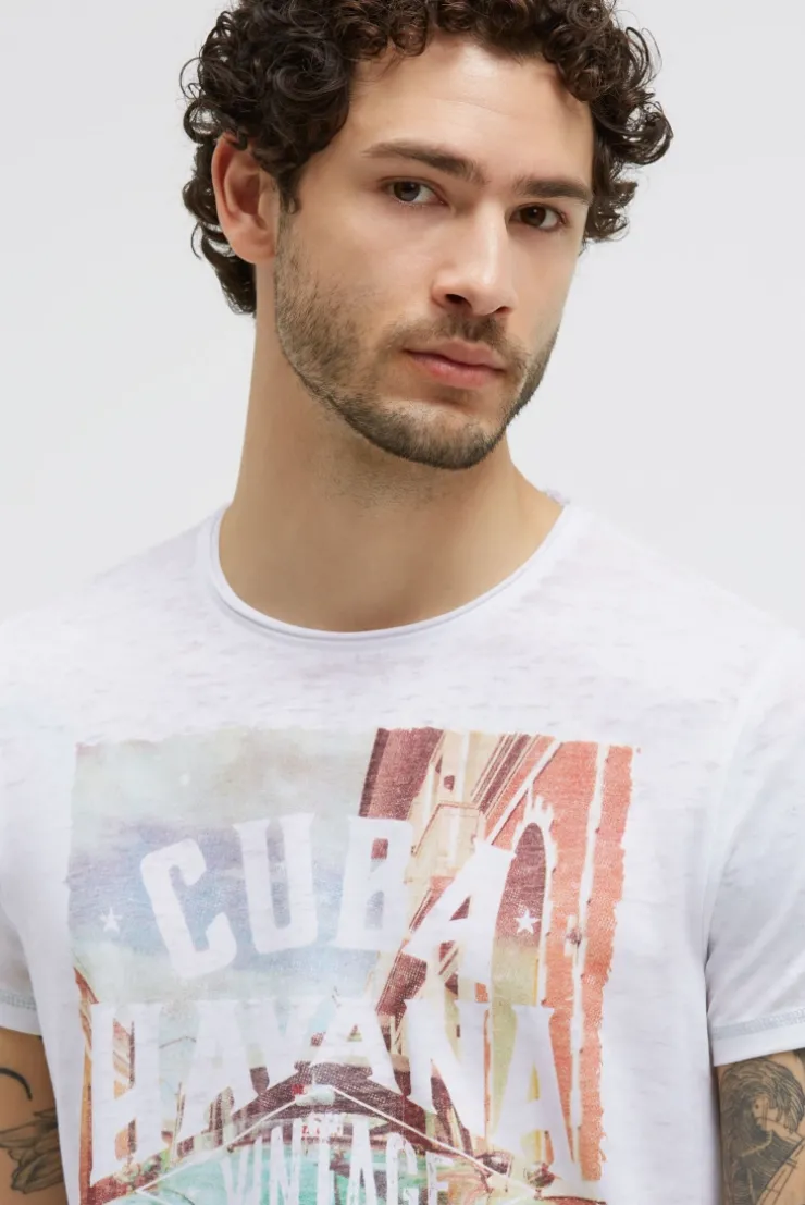 T-Shirt mit Ausbrenner-Effekten und Photoprint opticwhite
