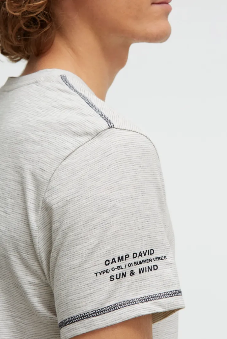 T-Shirt V-Neck mit Slub Stripes und Prints ivory