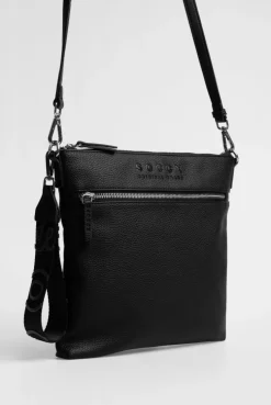 Umhängetasche aus Lederimitat mit Logo-Anhänger black