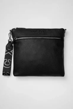 Umhängetasche aus Lederimitat mit Logo-Anhänger black