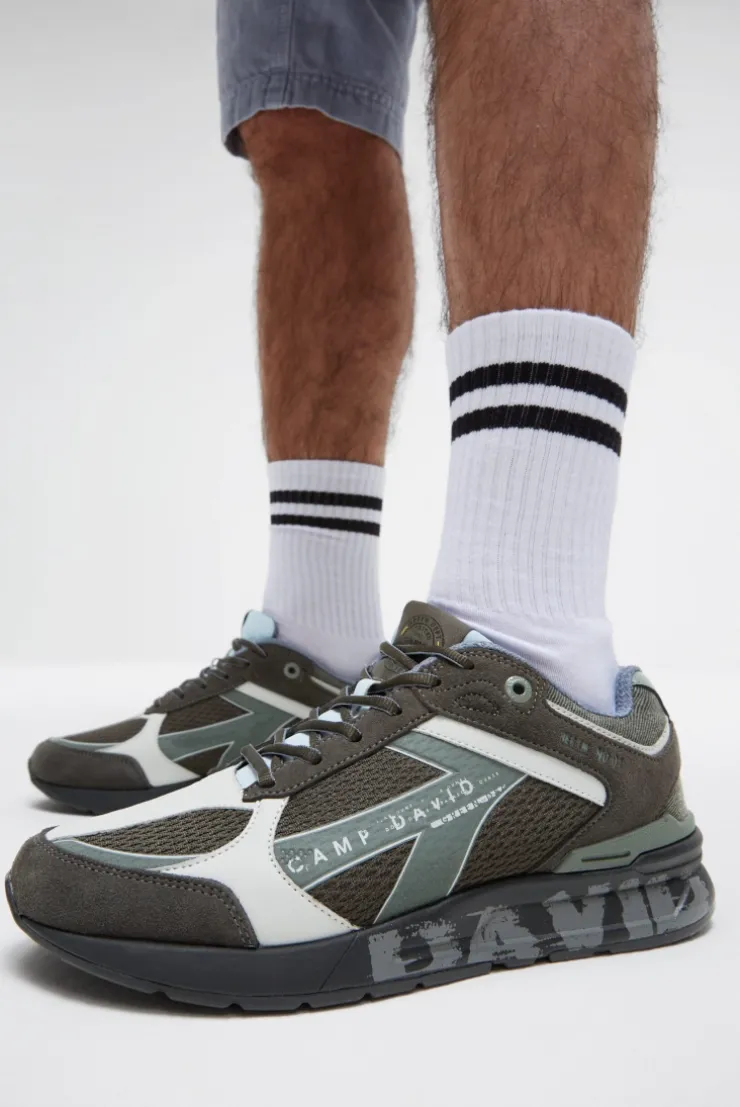 Urban Sneaker im Materialmix mit Logo-Sohle dark wood