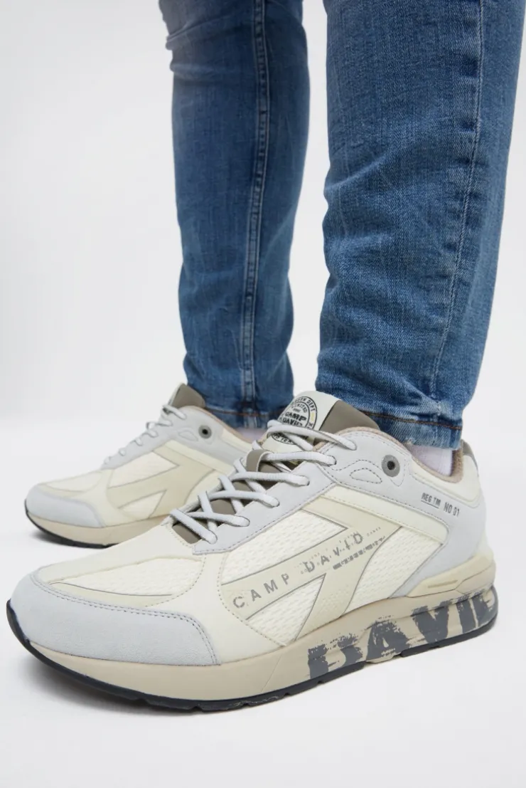 Urban Sneaker im Materialmix mit Logo-Sohle ivory