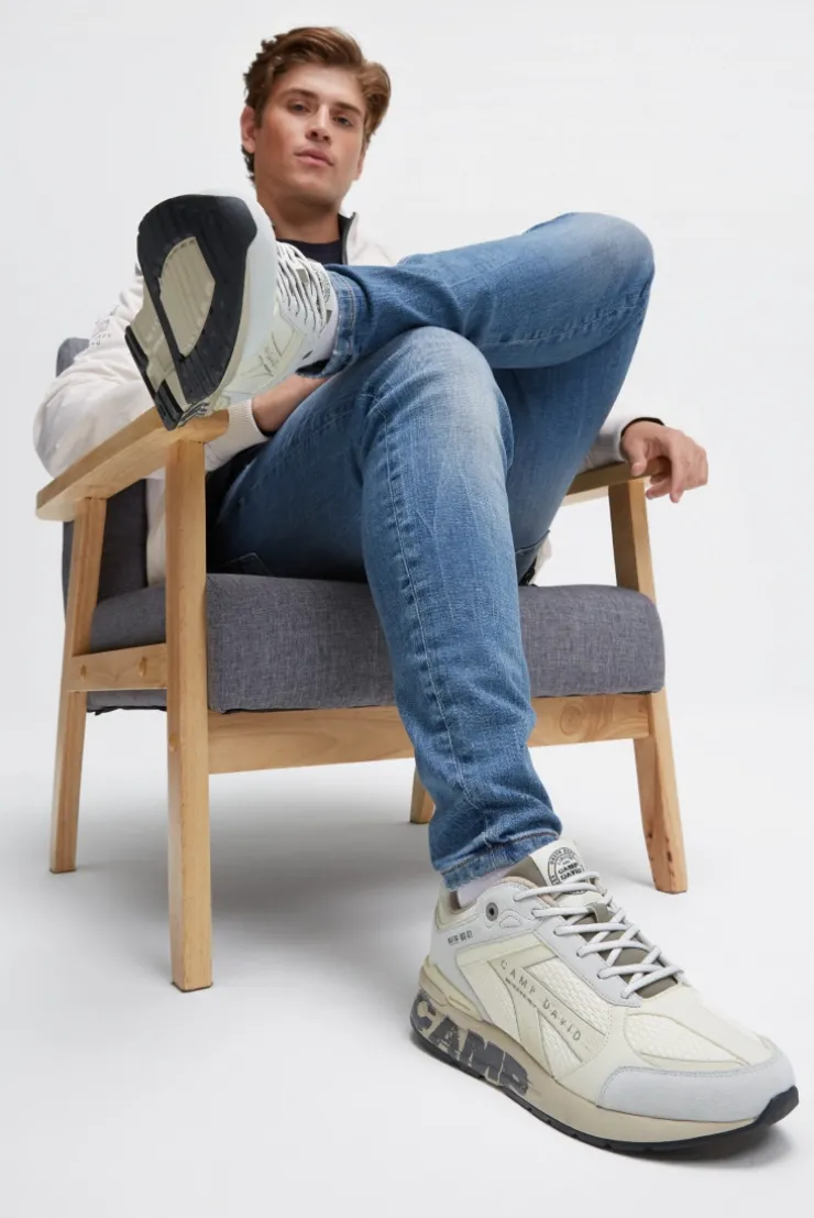 Urban Sneaker im Materialmix mit Logo-Sohle ivory