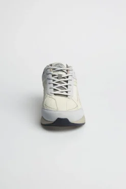 Urban Sneaker im Materialmix mit Logo-Sohle ivory