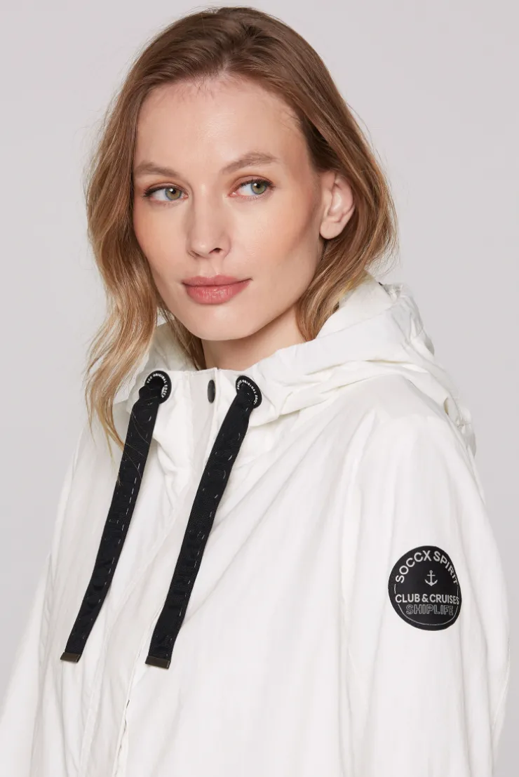 Windparka mit Kapuze und Logo-Details ivory
