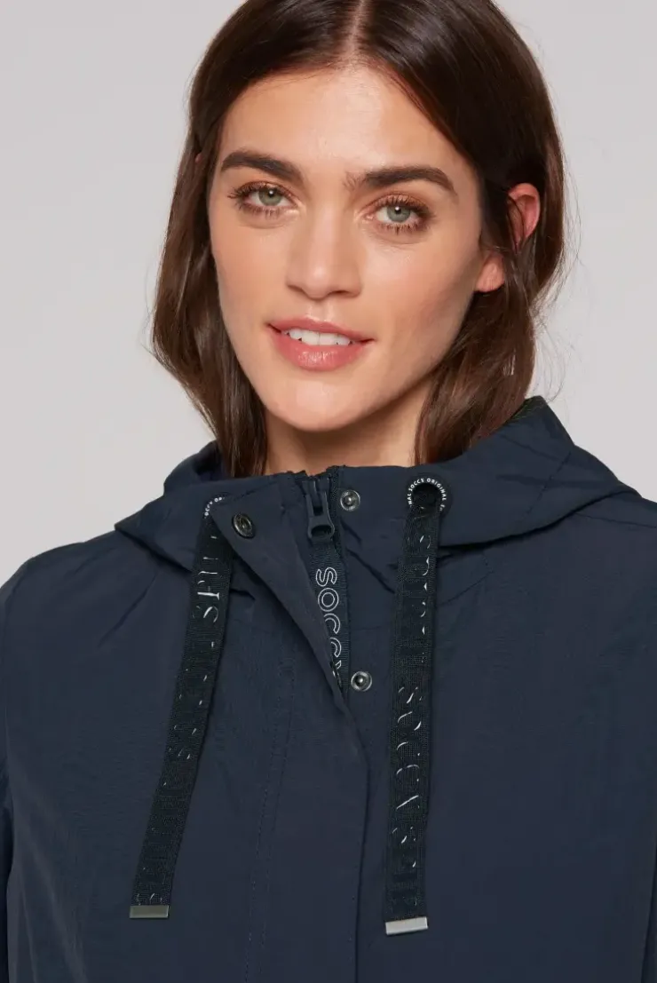 Windparka mit Kapuze und Logo-Details blue navy